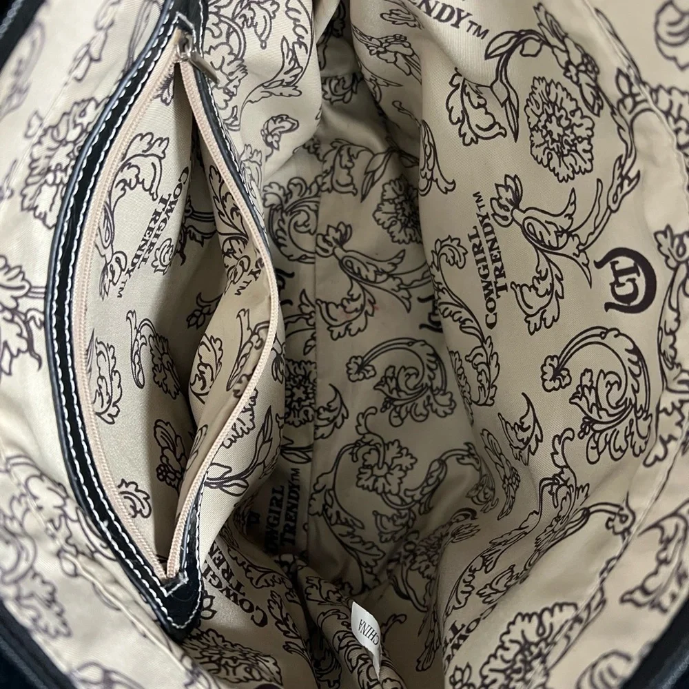 Elegant Black and Gray Embroidered Women's Shoulder Bag - Picture 10 of 12